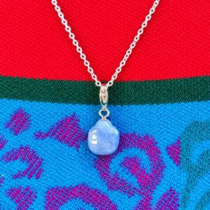 Blauwe Chalcedoon Lieveheersbeestje Hanger met Zilveren Ketting 46 cm - Rust & Communicatie