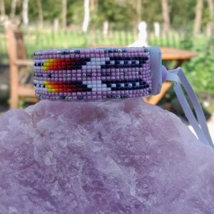 Handgeweven Miyuki Kralenarmband met Veren – Paars en Roze